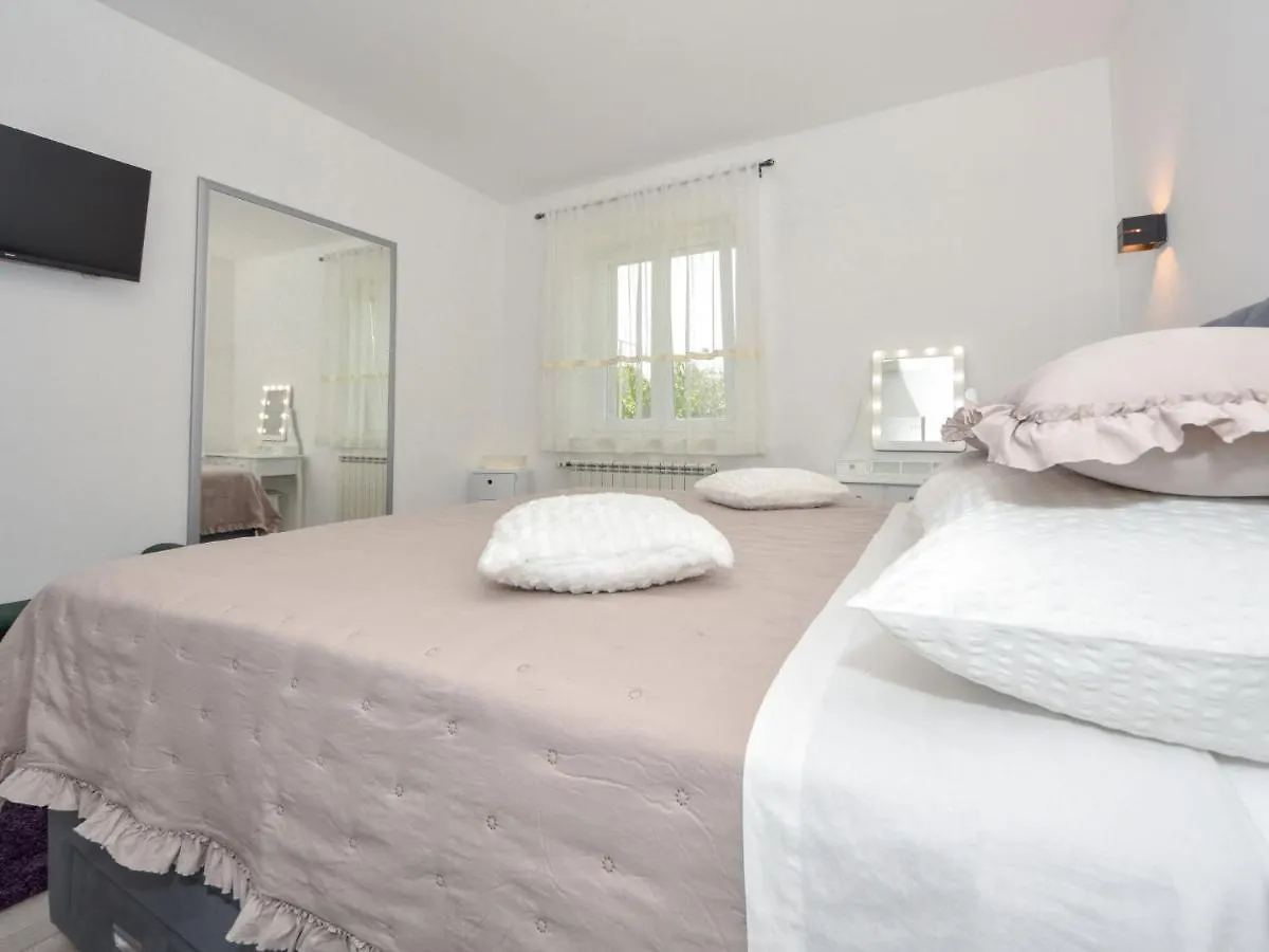 Apartment Franka By Interhome Pasman