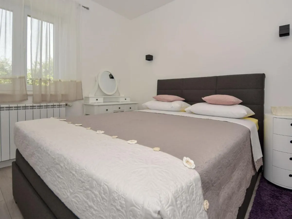 Apartment Franka By Interhome Pasman