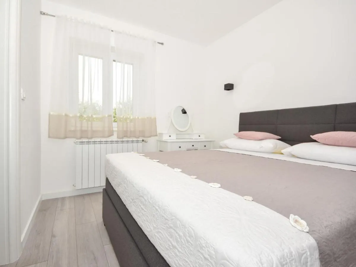 Apartment Franka By Interhome Pasman