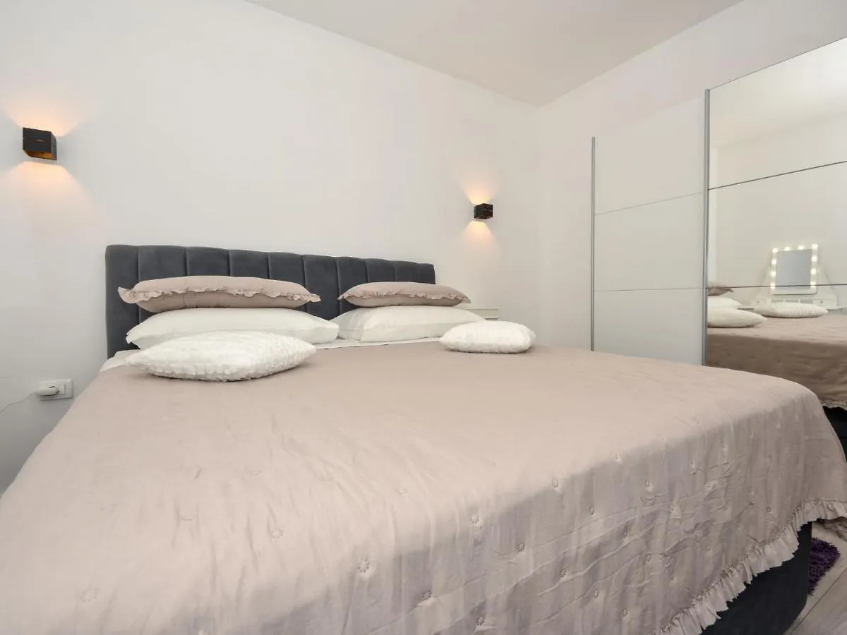 Apartment Franka By Interhome Pasman